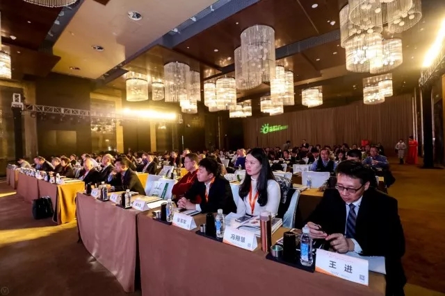 &ldquo;2017中國(guó)好光伏&rdquo;品牌榜&mdash;&mdash;華為榮登居戶(hù)用、扶貧、領(lǐng)跑者和組串逆變器等多項(xiàng)榜單之首